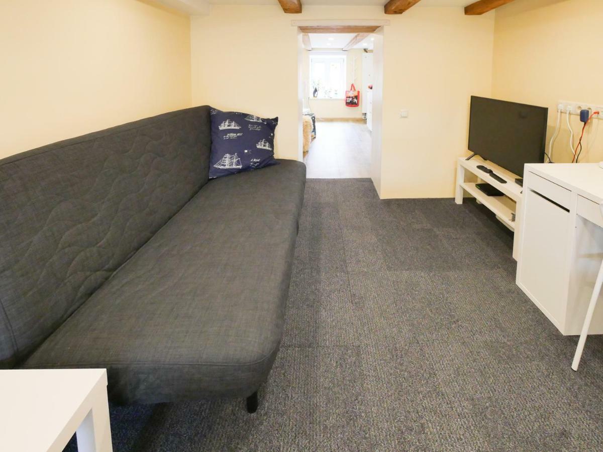 Low Ceiling Apartment Рига Екстериор снимка